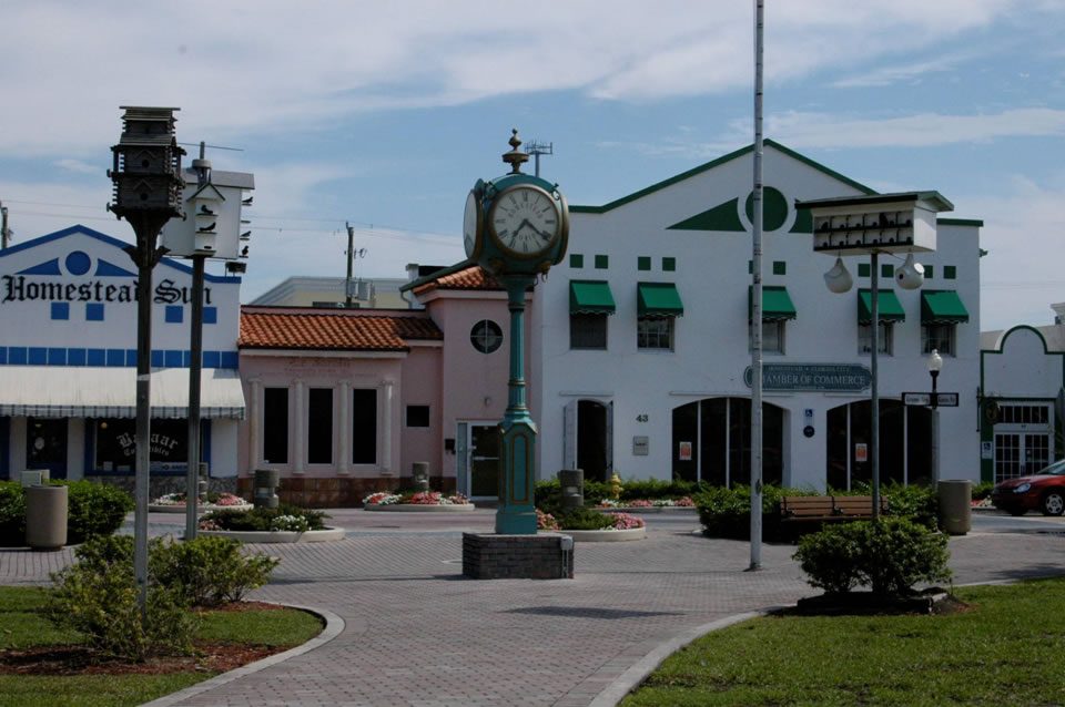 The street clock in downtown Homestead, Florida