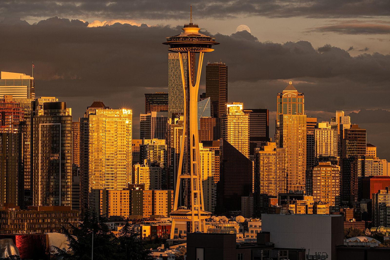 Space Needle and downtown Seattle skyline seen from Kerry Park at dusk
